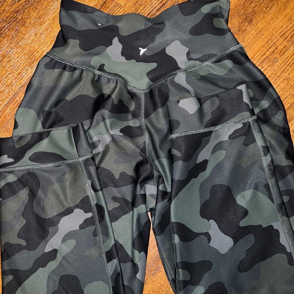 LAST CALL Old Navy Active Green Gray Camo Performance Cuffed Joggers Size S - Picture 6 of 12